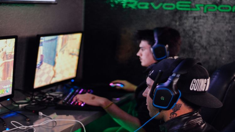 Why Players Are Turning to Online Gaming 1 Why Players Are Turning to Online Gaming